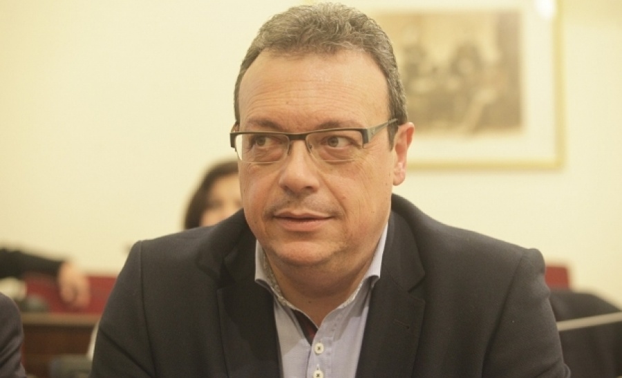 Φάμελλος (αναπ. ΥΠΕΝ): Κανένας πολίτης δεν αποδέχεται μάντρες που κλείνουν τη θάλασσα