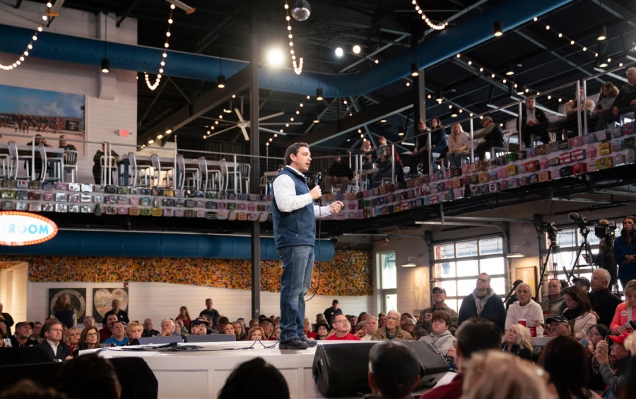 ΗΠΑ: Ο DeSantis εγκαταλείπει την κούρσα για την προεδρία και στηρίζει τον Trump – Είναι καλύτερος από τον Biden