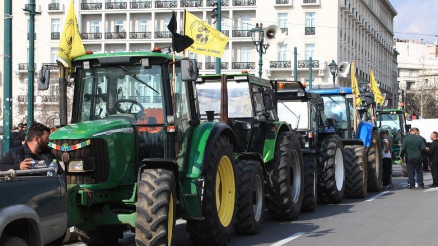 Αθήνα: Αντίστροφη μέτρηση για την αποχώρηση των τρακτέρ από το Σύνταγμα - Τα μηνύματα και τα επόμενα βήματα των αγροτών