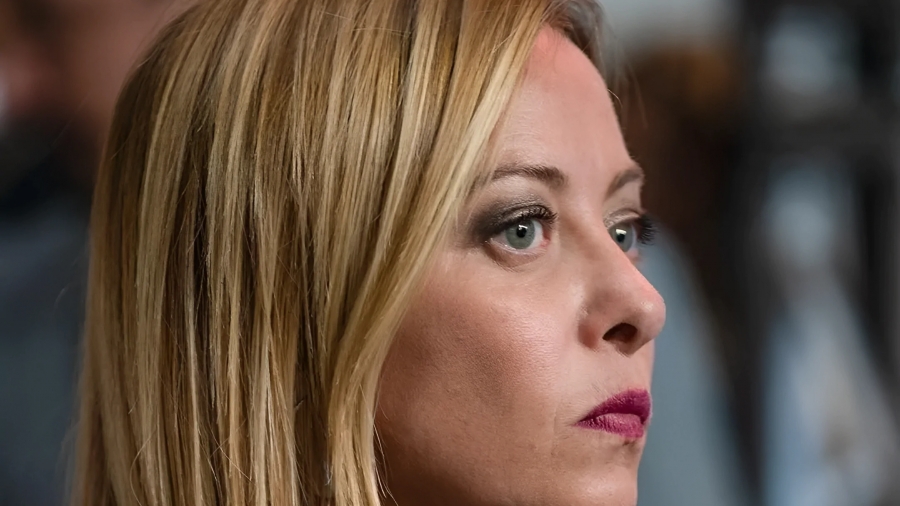 Ιταλία: Πώς το «Καλημέρα» ενός 'Eλληνα δημοσιογράφου έφερε σε αμηχανία την ιταλίδα πρωθυπουργό Meloni - Το μαύρο παρελθόν