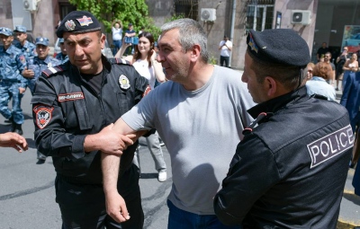 Ταραχές στην Αρμενία - Συλλήψεις διαδηλωτών κατά της μεταφοράς χωριών στον έλεγχο του Αζερμπαϊτζάν
