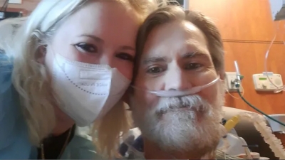 Μια σπάνια ιστορία αγάπης: Ερωτεύτηκαν στο νοσοκομείο μετά από μεταμόσχευση καρδιάς και πνεύμονα