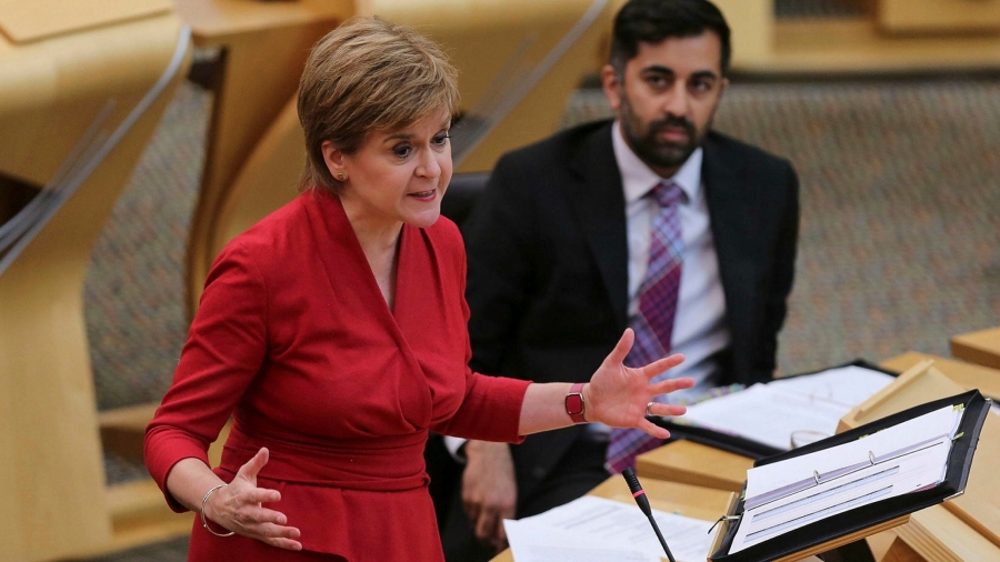 Sturgeon (Σκωτία): Να φύγει ο Johnson, δεν μπορεί να παραμείνει πρωθυπουργός