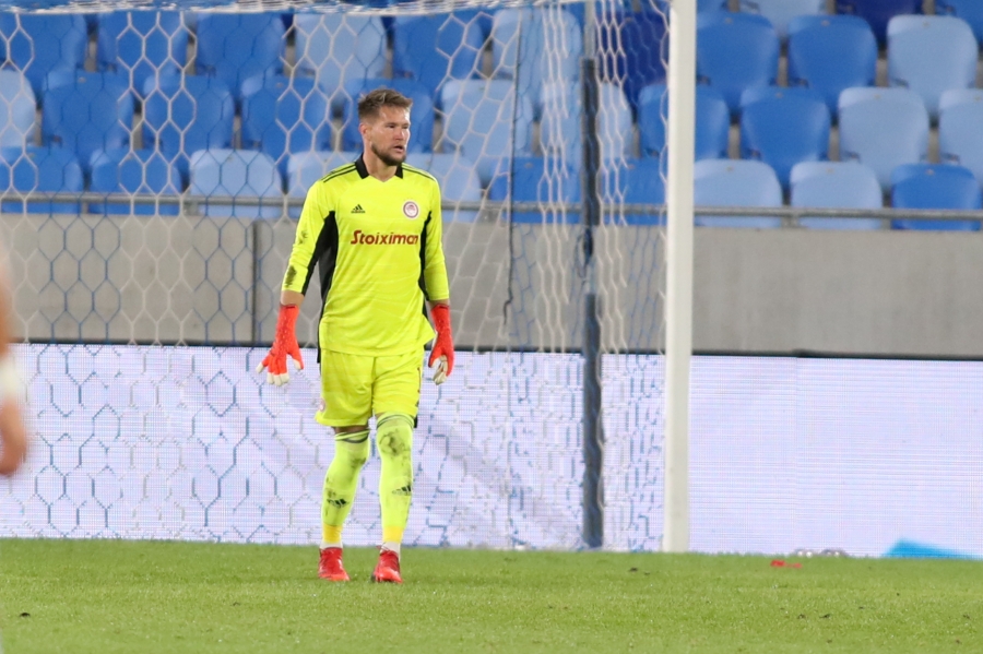 Ολυμπιακός: Αναγκαστική αλλαγή ο Βατσλίκ μετά από πάτημα του Λουκάκου (video)