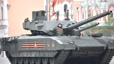 Επιχειρούν τα υπερσύγχρονα ρωσικά τανκ Τ -14 Armata – Πλήττουν θέσεις Ουκρανών