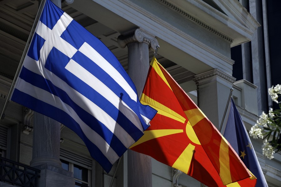 Προς κύρωση από τη Βουλή οδεύουν τα μνημόνια συνεργασίας Αθηνών-Σκοπίων