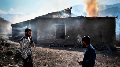 Nagorno-Karabakh: Οι αυτονομιστές παραδίδουν τον οπλισμό - «Καραβάνια» χιλιάδων αρμένιων αποχωρούν από τον θύλακα