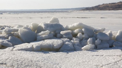 Απίστευτο – Πάγωσε στην κυριολεξία η Θάλασσα του Azov και μέρος του Δνείπερου ποταμού στην Kherson