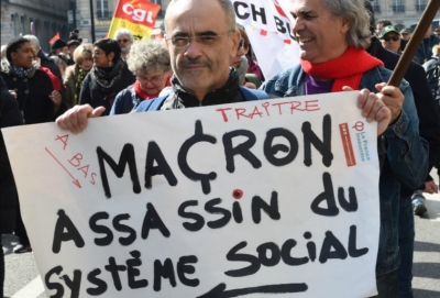 Το συνταξιοδοτικό κλονίζει συθέμελα τον Macron – Η κοινωνική οργή και οι διαδηλώσεις τον ωθούν σε παράκαμψη της Εθνοσυνέλευσης