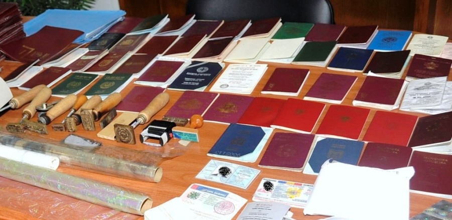 Εξαρθρώθηκε μεγάλο κύκλωμα πλαστών εγγράφων - Εμπλεκόμενοι 6 αστυνομικοί