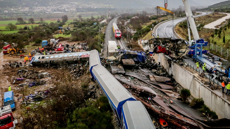 Οργή για τα Τέμπη με 1,25 εκατ. υπογραφές - Διαψεύδει την κυβέρνηση για το μπάζωμα ο συντονιστής της πυροσβεστικής