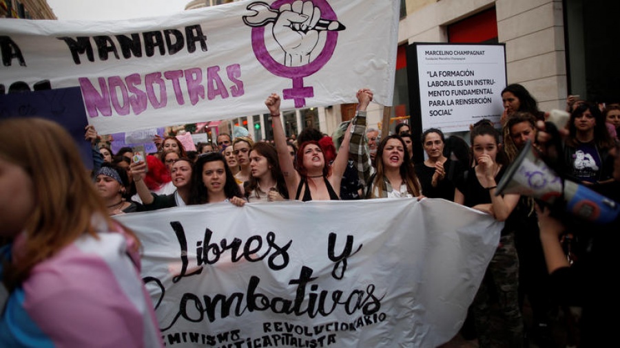 Ισπανία: Μαζικές διαδηλώσεις στην Παμπλόνα κατά της απόφασης δικαστηρίου να αθωώσει τους δράστες ομαδικού βιασμού