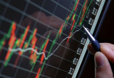 Λίγο μετά το άνοιγμα του ΧΑ – Στάση αναμονής στα υψηλά 14 μηνών – Νέες πιέσεις στην Πειραιώς