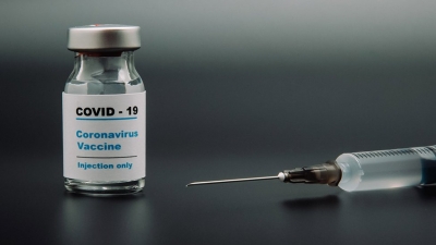 Σήμα για επανέναρξη εμβολιασμών με AstraZeneca στην Ευρώπη – Ανησυχία στις ΗΠΑ για νέα παράλλαξη