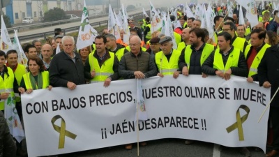 Ισπανία: Οι «τιμές φτώχειας» των αγροτικών προϊόντων, κρατούν τους αγρότες στους δρόμους