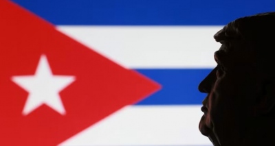 Αποκάλυψη - Ο Trump εξετάζει μερική άρση του πετρελαϊκού αποκλεισμού της Κούβας