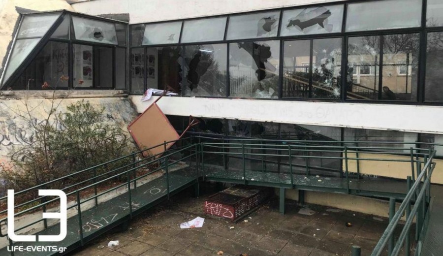 Συνεχίζεται η ανταλλαγή πυρών μεταξύ του ΑΠΘ και της ΕΛ.ΑΣ για τα επεισόδια στη Θεολογική Σχολή