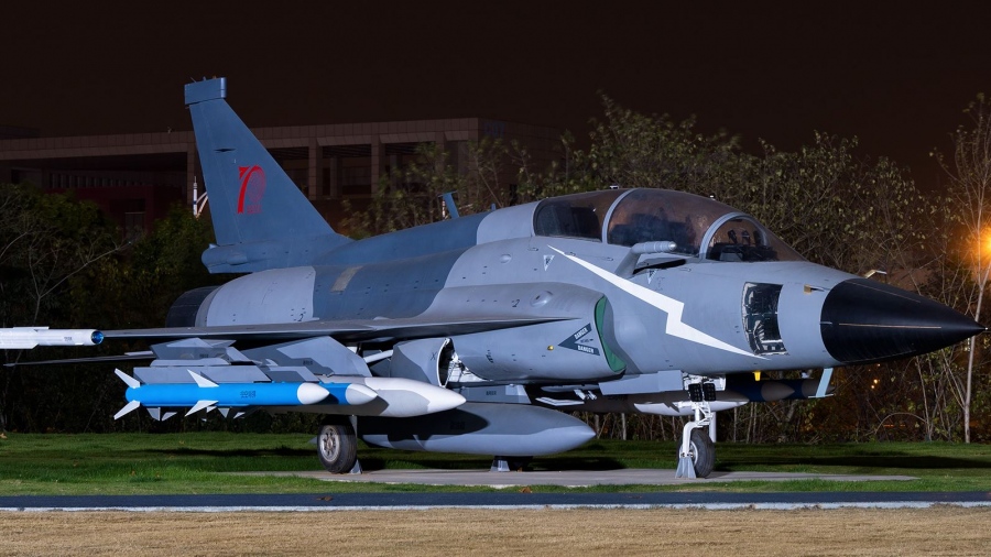 «Κοφτερό μαχαίρι στην καρδιά των εχθρών» - Η αεροπορία της Κίνας προμηθεύεται για πρώτη φορά το φονικά ευέλικτο μαχητικό JF-17B