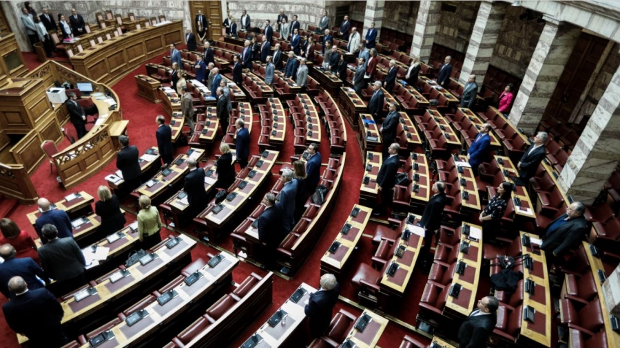 Βουλή: Ενός λεπτού σιγή τηρήθηκε στην μνήμη των δύο πιλότων του μοιράιου Canadair