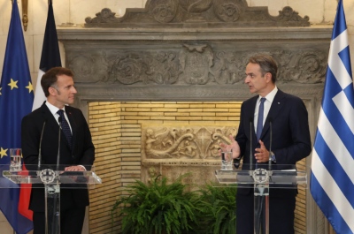 Καταστροφή - Οι «τελειωμένοι» Macron και Μητσοτάκης θέλουν επέκταση αποπληρωμής δανείων και ευρωομόλογα ενώ έρχεται κρίση χρέους