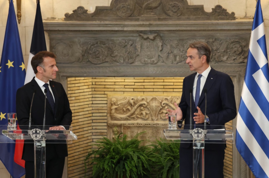 Καταστροφή - Οι «τελειωμένοι» Macron και Μητσοτάκης θέλουν επέκταση αποπληρωμής δανείων και ευρωομόλογα ενώ έρχεται κρίση χρέους