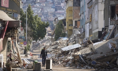 Τουρκία: Μέτρα μετά τους φονικούς σεισμούς - Απαγόρευση απολύσεων σε 10 πόλεις και στήριξη για τους μισθούς