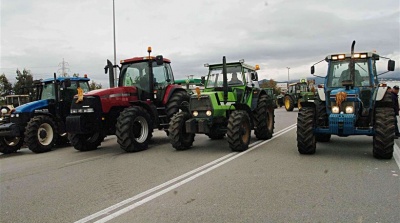 Παραμένουν στο μπλόκο της Νίκαιας οι αγρότες -Κλειστή η Ε.Ο Αθηνών - Θεσσαλονίκης - Ποια τα επόμενα βήματα που έχουν αποφασίσει