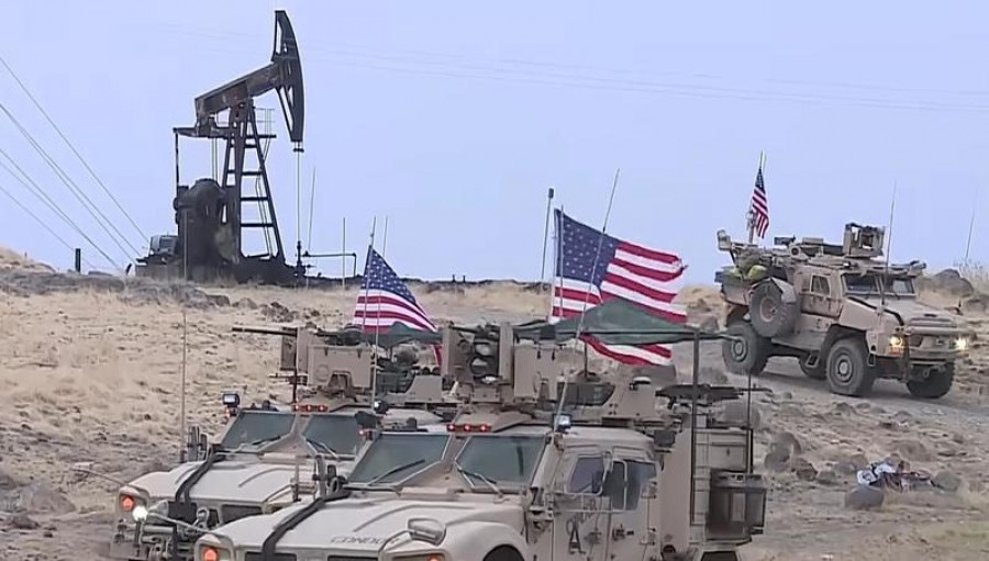 Γιατί οι Αμερικανοί μεταφέρουν με δεκάδες βυτιοφόρα πετρέλαιο από τη Συρία στο Ιράκ