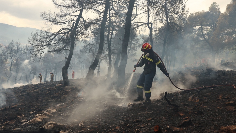 Συναγερμός στην Κάρυστο από μεγάλη πυρκαγιά που μαίνεται: Ανεξέλεγκτες οι φλόγες γύρω από τα χωριά
