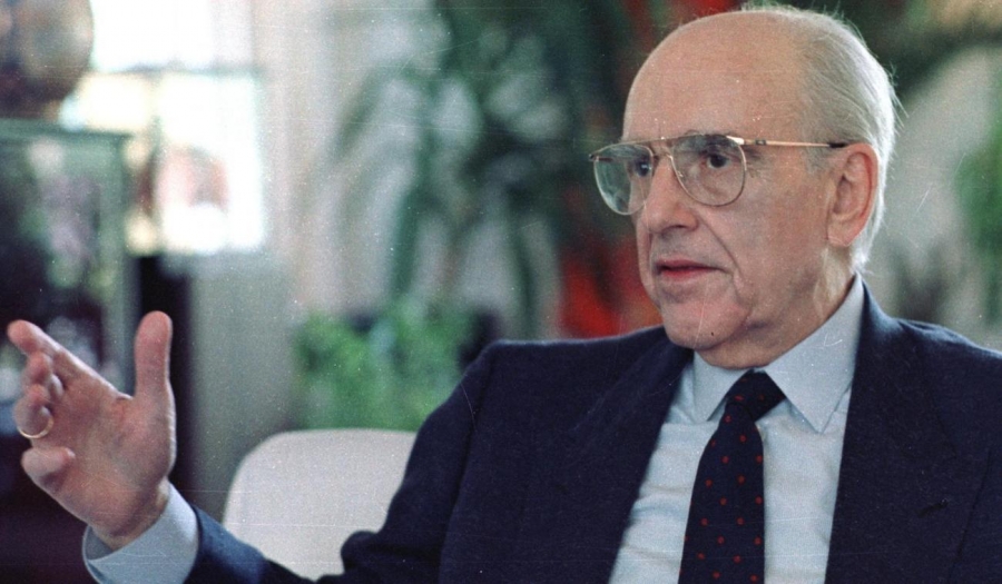 Σε δημοπρασία τα εμβληματικά γυαλιά του Ανδρέα Παπανδρέου - Πού θα πάνε τα έσοδα