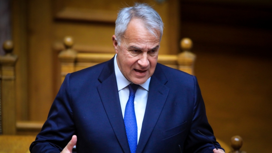 Ξενερωμένος ο Βορίδης με Μητσοτάκη και… Σκέρτσο – Κρατάει πλέον αποστάσεις από ΝΔ που τη βλέπει κάτω από 25%