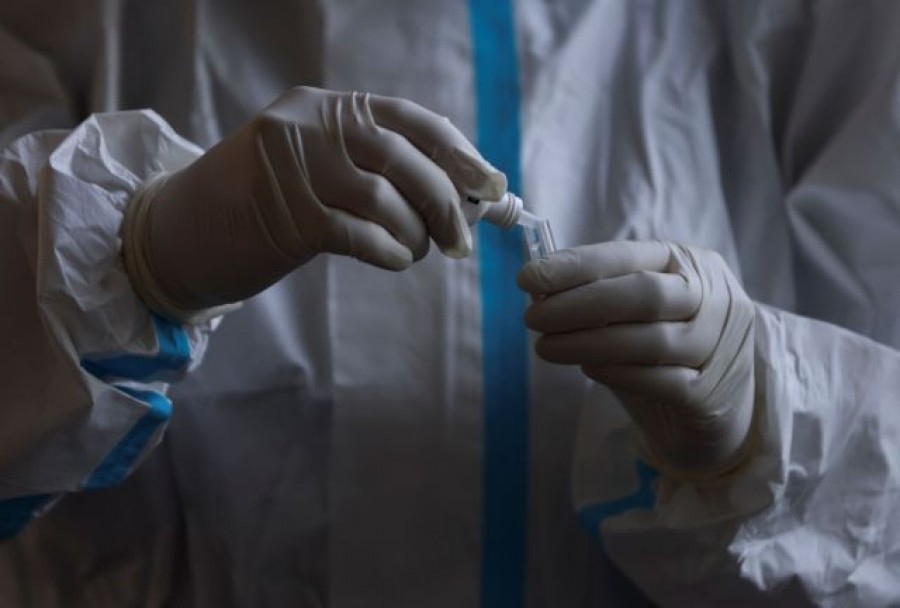 Νέα κρούσματα κορωνοϊού εντοπίστηκαν σε rapid tests στον Πειραιά