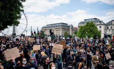 Βίαια επεισόδια με πολλούς τραυματίες στις Βρυξέλλες, μετά από μεγάλη αντιρατσιστική διαδήλωση