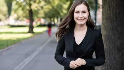 Στο στόχαστρο η Φινλανδή πρωθυπουργός - Νέο βίντεο τη δείχνει να χορεύει αισθησιακά με τραγουδιστή