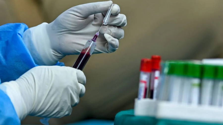 Ο κόσμος «τρέμει» το αίμα των εμβολιασμένων: Αυξάνεται ο αριθμός όσων δεν θέλουν μετάγγιση από δότη που έλαβε εμβόλιο covid