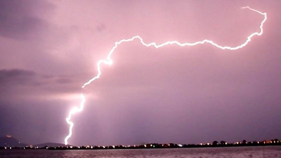 Κόρινθος: 37χρονος σκοτώθηκε από κεραυνό στο χωράφι του