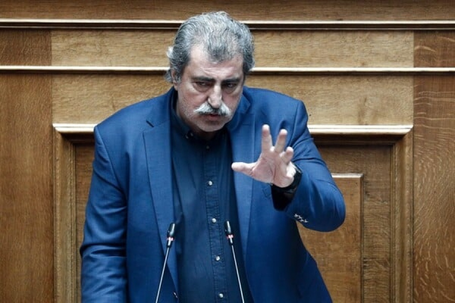 Πολάκης: Υπουργός που προέρχεται από το ΠΑΣΟΚ, «έχει ακροδεξιό λόγο και έγινε θεραπαινίδα του πρωθυπουργού»