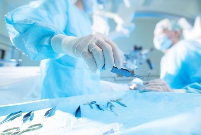 Ρώσοι χειρουργοί αφαίρεσαν γιγαντιαίο όγκο 8,7 κιλών από 39χρονο – Καταλάμβανε τα δύο τρίτα της κοιλιάς του