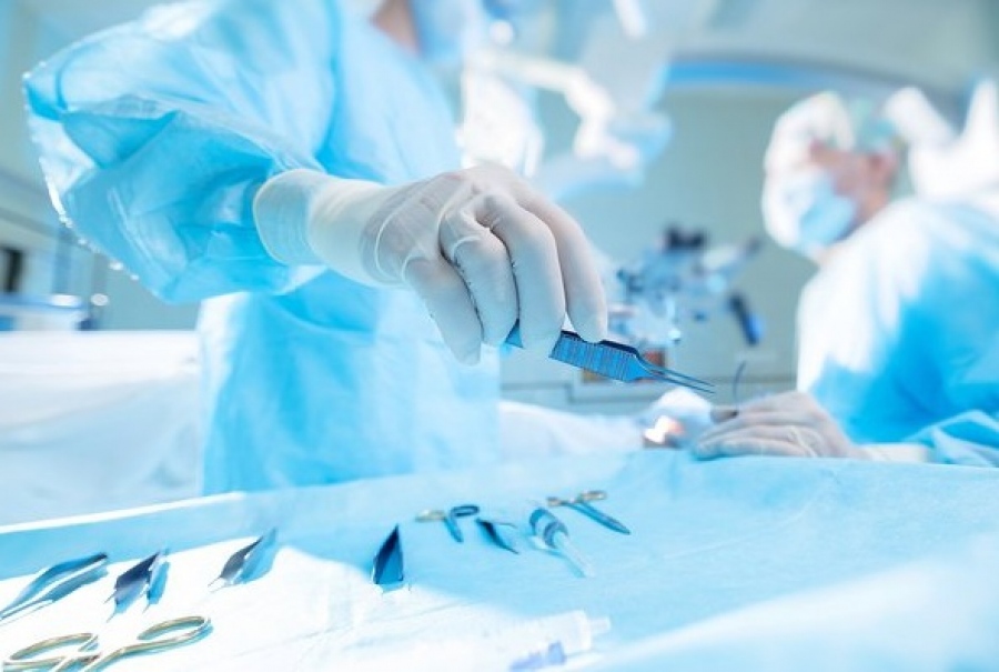 Ρώσοι χειρουργοί αφαίρεσαν γιγαντιαίο όγκο 8,7 κιλών από 39χρονο – Καταλάμβανε τα δύο τρίτα της κοιλιάς του