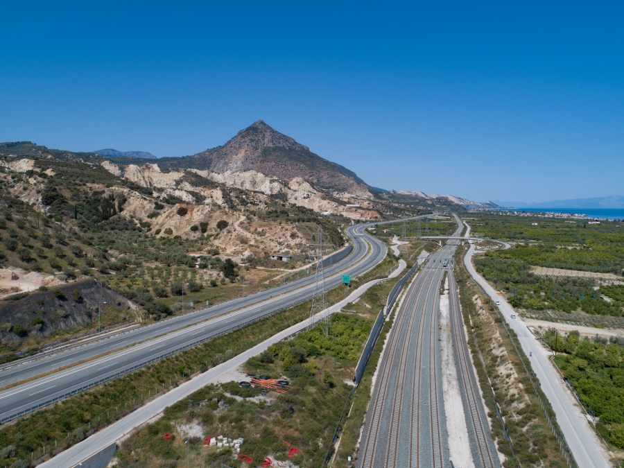 Ηλεκτροκίνηση στη σιδηροδρομική γραμμή Κιάτο - Ροδοδάφνη - Με γοργούς ρυθμούς «τρέχει» το έργο