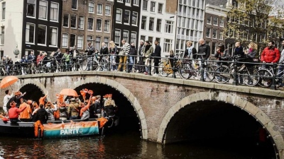 Τι πρέπει να γνωρίζουν οι ταξιδιώτες για τους τουριστικούς φόρους το 2024