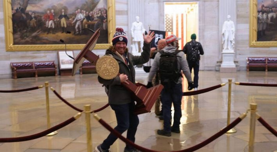 ΗΠΑ - Καπιτώλιο: Συνελήφθη ο 36χρονος που έκλεψε το αναλόγιο της Pelosi