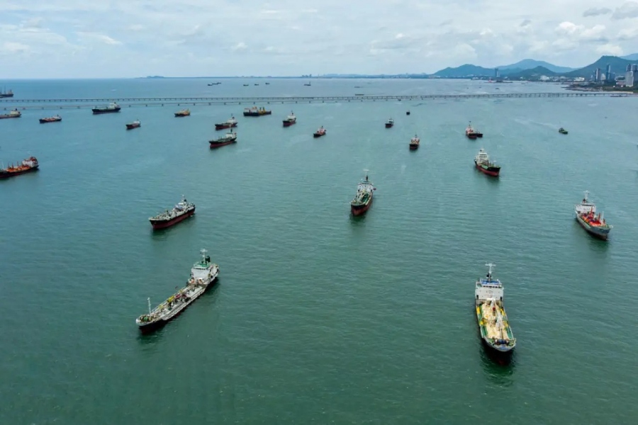 Απογοήτευση στην Τουρκία - Κολλημένα 12 τάνκερ στο Στενό του Hormuz, έχουν περάσει μόνο 3