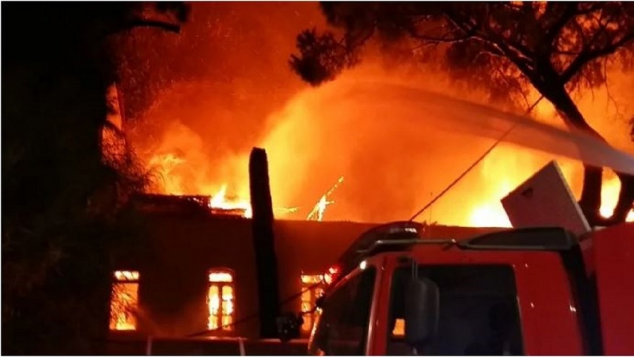 Αλεξανδρούπολη: Σε εξέλιξη πυρκαγιά σε πευκοδάσος στην περιοχή της Λευκίμης του δήμου Σουφλίου