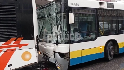 Θεσσαλονίκη: Σύγκρουση αστικών λεωφορείων στην οδό Μοναστηρίου