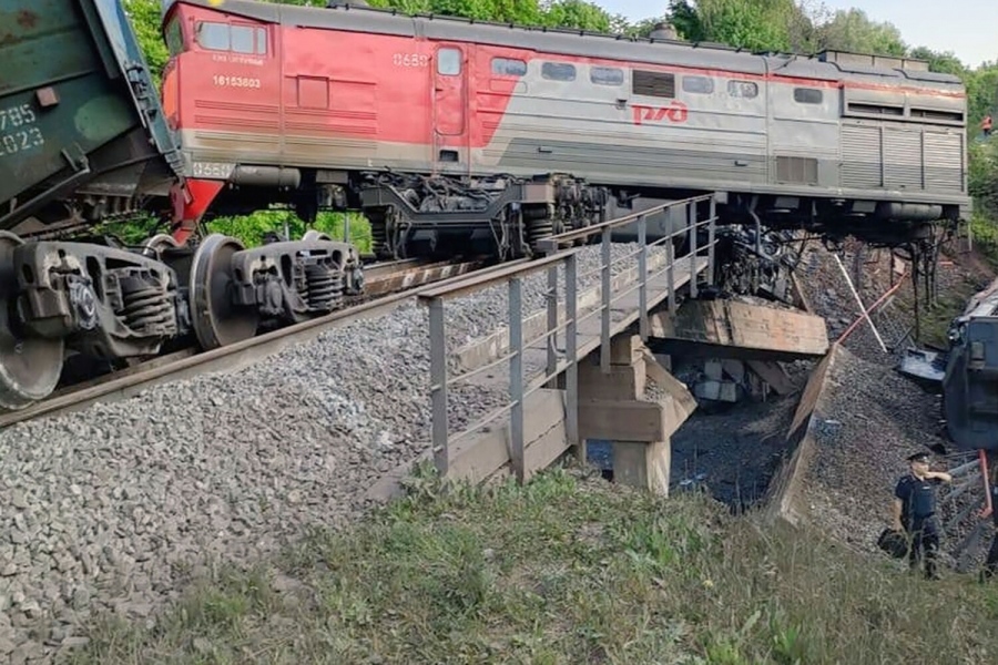 Ποιος ωφελείται από τις ανατινάξεις τρένων στη Ρωσία λίγο πριν τις διαπραγματεύσεις Μόσχας - Κιέβου