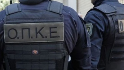 Εξάρχεια: Συνελήφθησαν οι γιοι πρώην υπουργού του ΣΥΡΙΖΑ με πτυσσόμενα γκλοπ