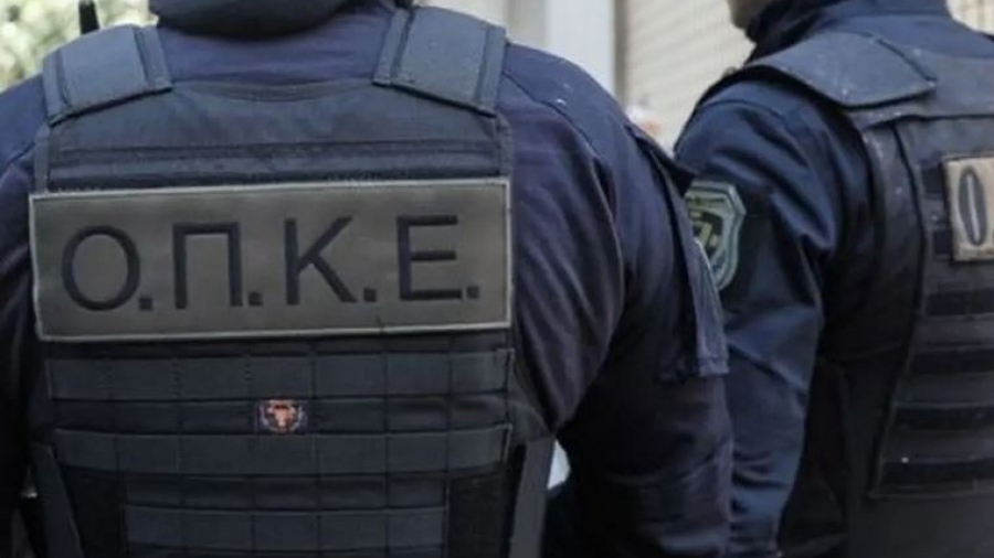 Εξάρχεια: Συνελήφθησαν οι γιοι πρώην υπουργού του ΣΥΡΙΖΑ με πτυσσόμενα γκλοπ