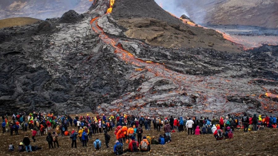 Εντυπωσιακές εικόνες από την έκρηξη ηφαιστείου στην Ισλανδία - Ενεργοποιήθηκε έπειτα από 800 χρόνια