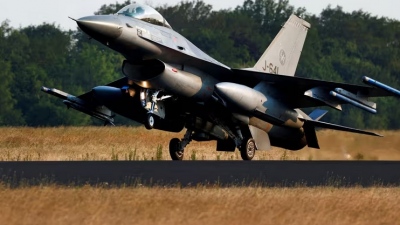 Στη Ρουμανία τα πρώτα ολλανδικά F-16 για την εκπαίδευση των Ουκρανών πιλότων